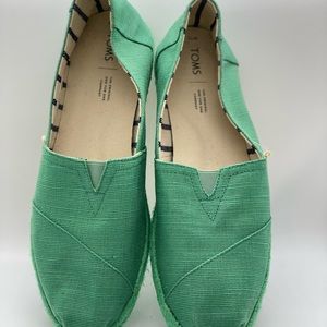 BRAND NEW TOMS